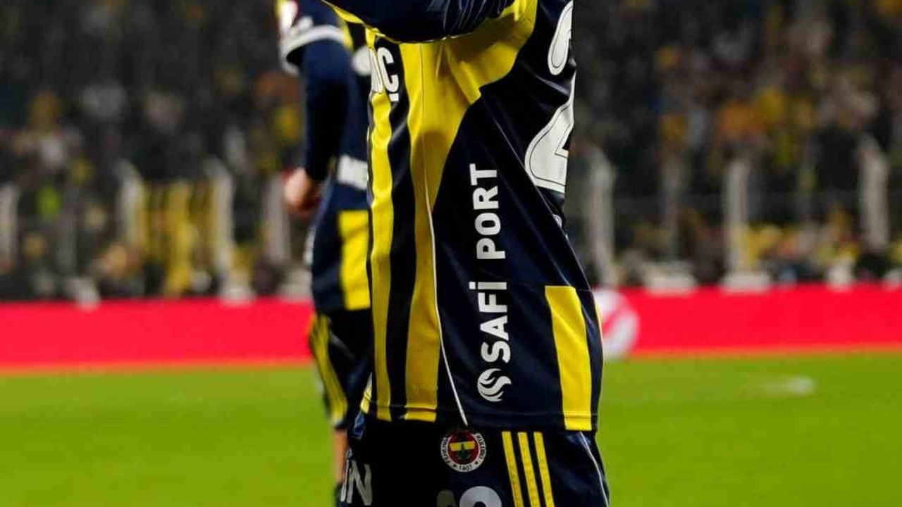 Bartuğ Elmaz sakatlandı: Fenerbahçe-Beşiktaş derbisinde oyundan çıktı