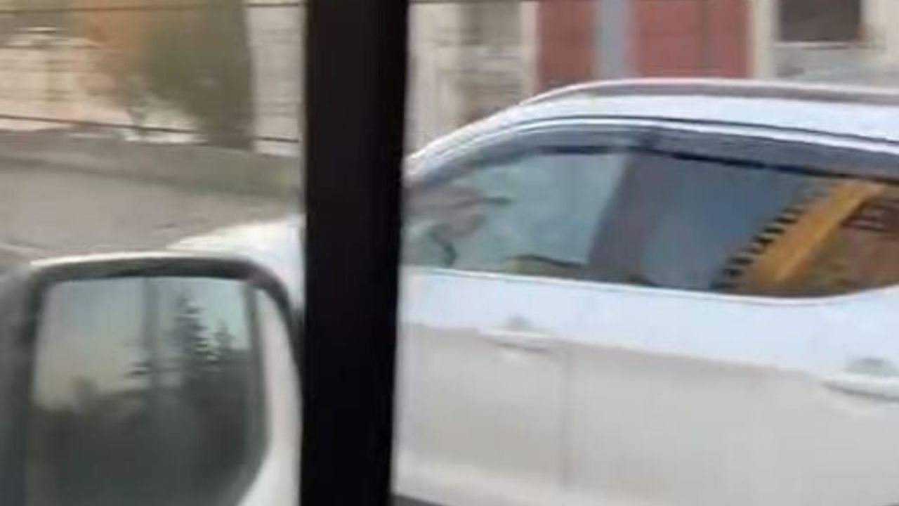 Başakşehir'de Bisiklet Yoluna Giren Sürücüler Vatandaşların Tepkisini Çekti