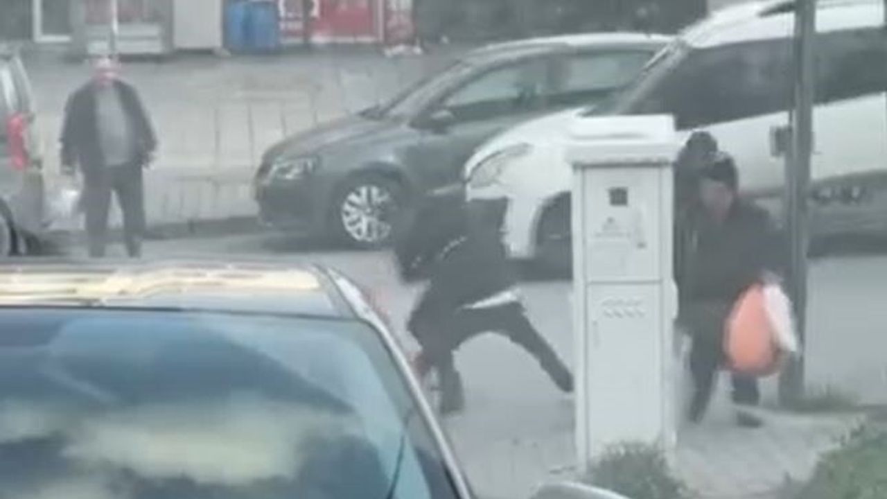 Başakşehir'de Yumruklu Çocuk Kavgası Kamerada