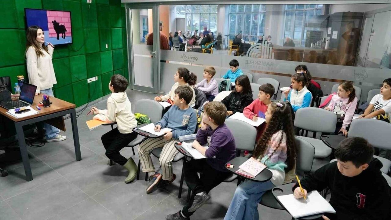 Başiskele'de "Genc-i Âlâ" ile Eğitim Her Yaşa Ulaşıyor