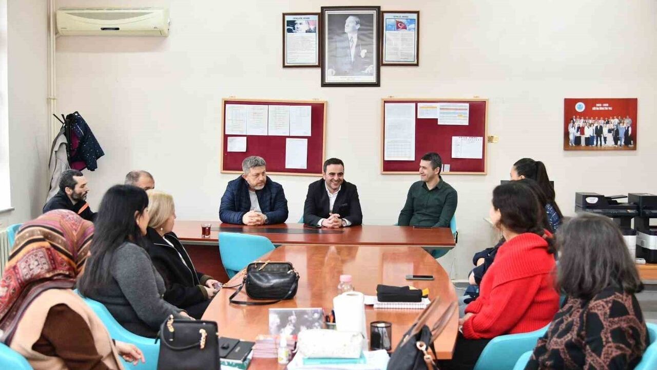 Başiskele'de Misak-ı Milli İlkokulu'na Satranç Sahası Kuruldu