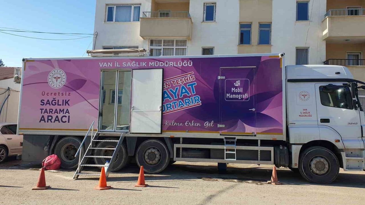 Başkale'de Ücretsiz Mobil Mamografi Aracı Hizmete Girdi