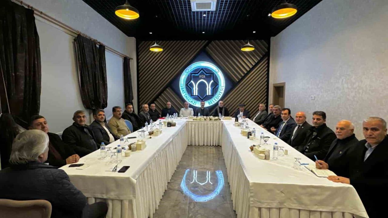 Başkan Bayram Taşkın Muhtarlarla İstişare Toplantısında — Battalgazi