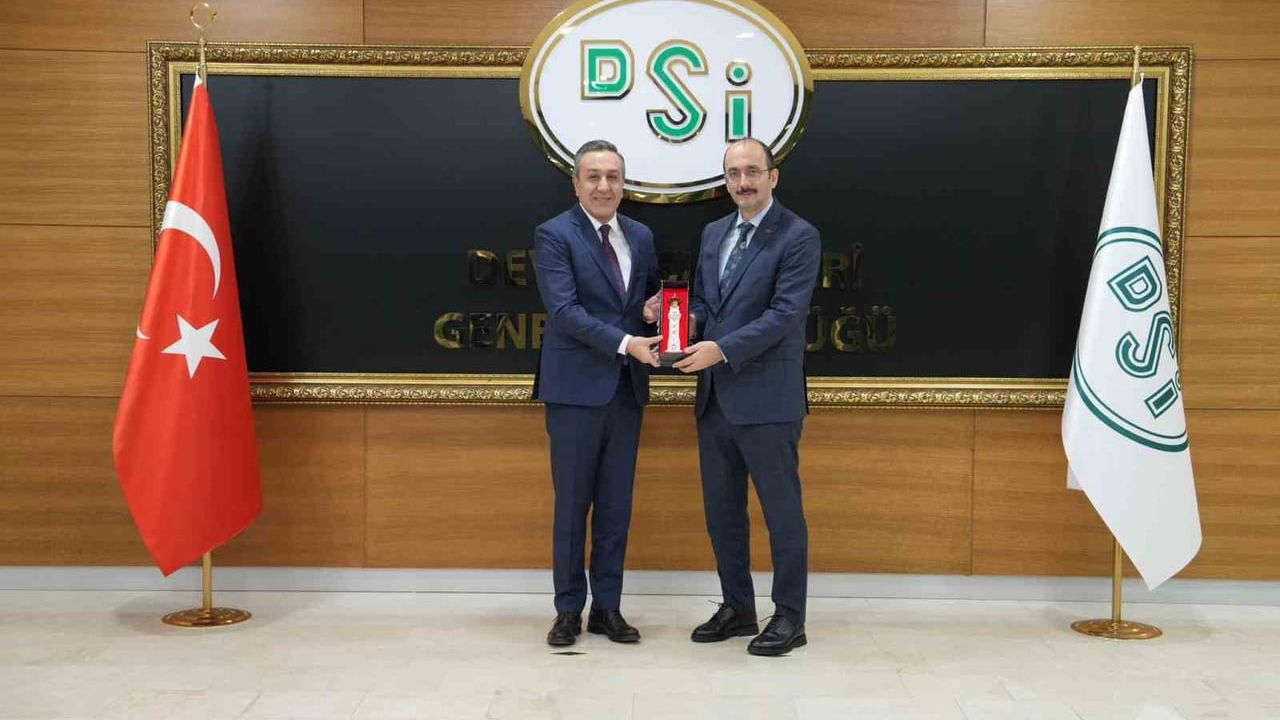 Başkan Dere ve DSİ Genel Müdürü Balta, Sungurlu'da Dere Islahı ve Altyapı Projelerini Görüştü