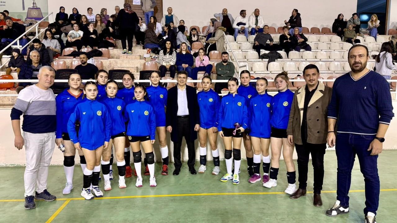 Başkan Durgut'tan Söğütspor Voleybol Takımına Tribün Desteği