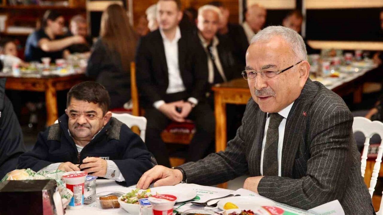 Başkan Güler: "Sadece bir gün değil, her gün sizlerin emrinizdeyiz" — Ordu'da 3 Aralık