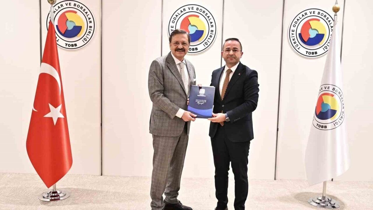 Başkan Güngör, Hisarcıklıoğlu'na Manavgat'ın Taleplerini İçeren Dosyayı Sundı