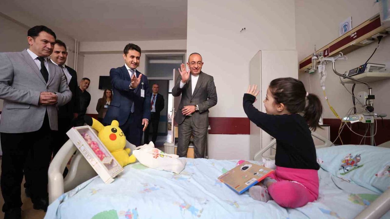Başkan Mustafa Kavuş Meram’da Hastanedeki Çocuklara Şivlilik Sevinci Yaşattı