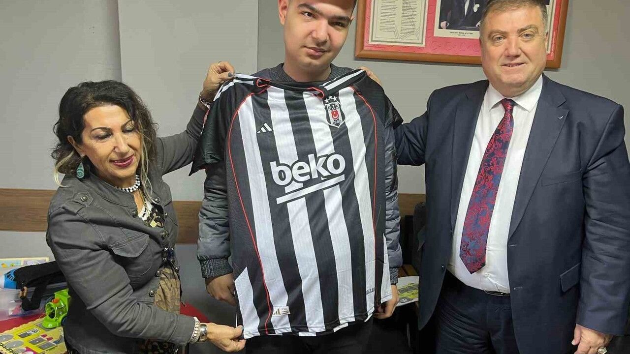 Başkan Özkan'dan Taksi Tutkunu Halil'e Özel Jest