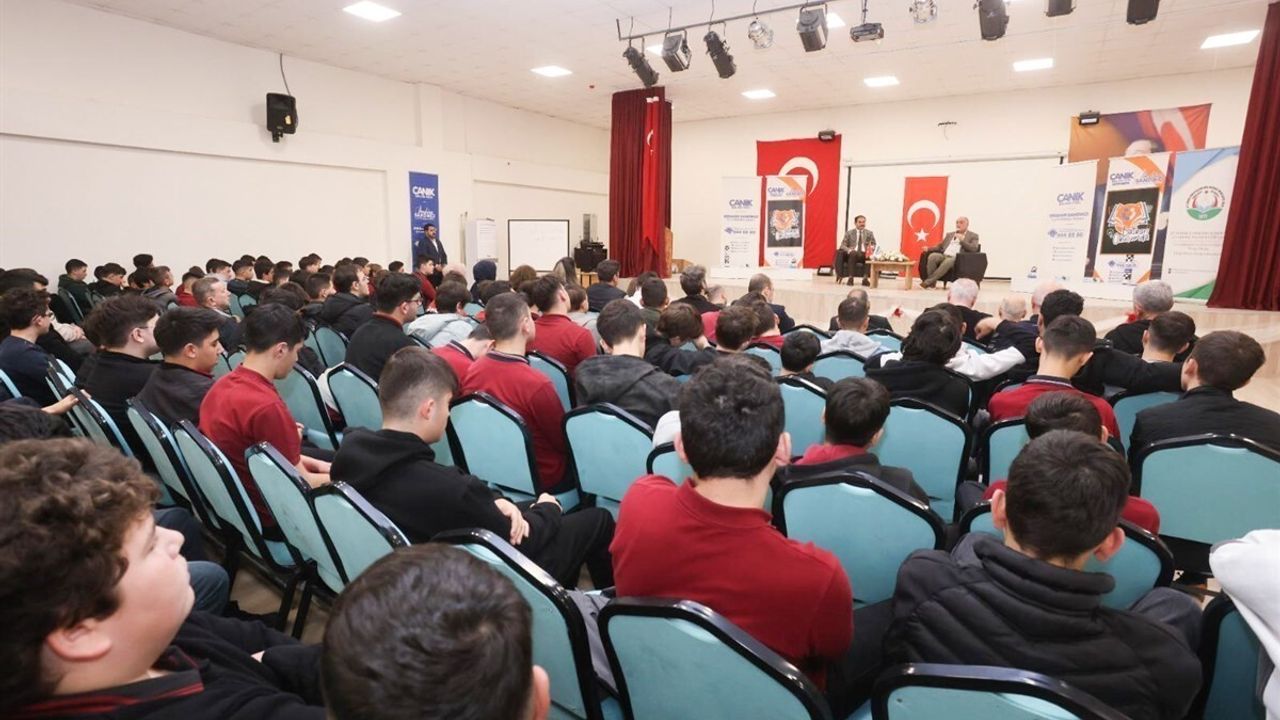 Başkan Sandıkçı: Eğitimin Her Aşamasında Öğrencilerimizin Yanındayız