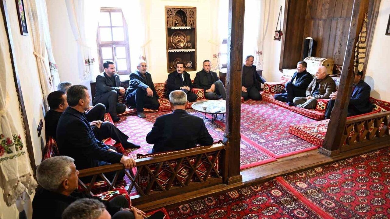Başkan Taşkın, Eski Malatya Muhtarlarıyla Tarihi Poyraz Konağı'nda Buluştu