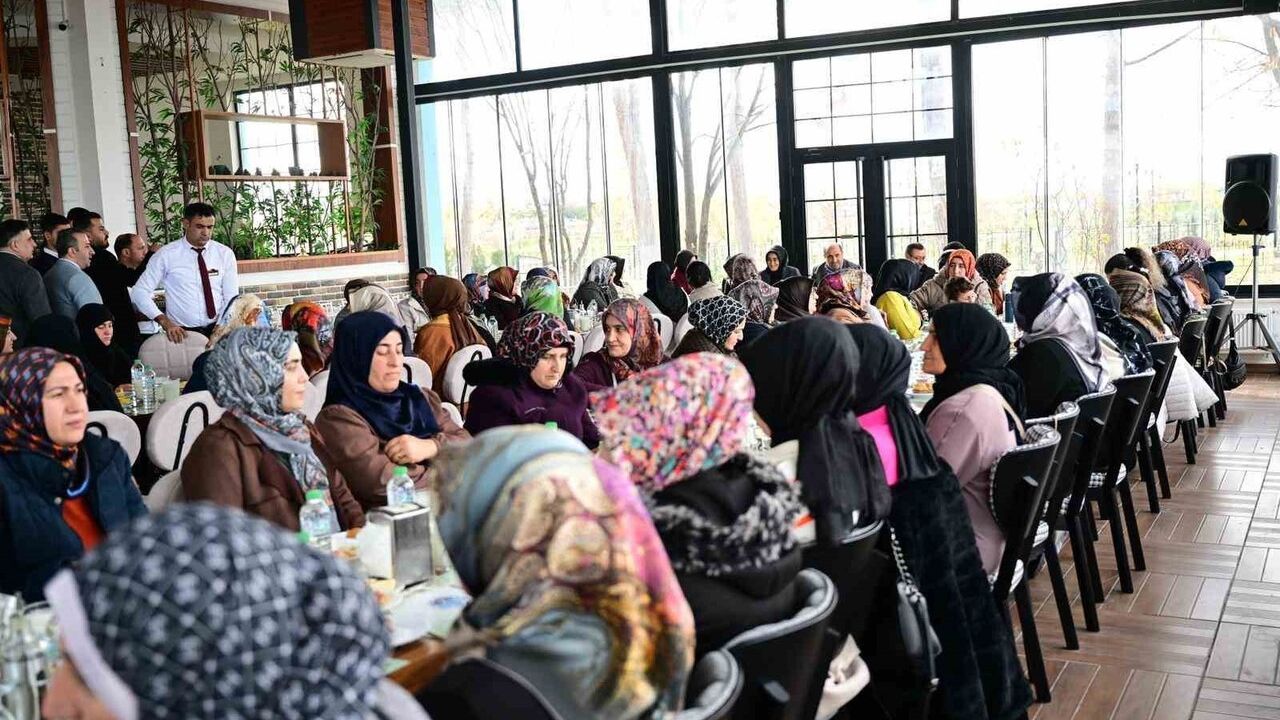 Başkan Taşkın: 'Mahallenin Bekçileri Kadın Kollarımız' — AK Parti Kadın Kolları Toplantısı