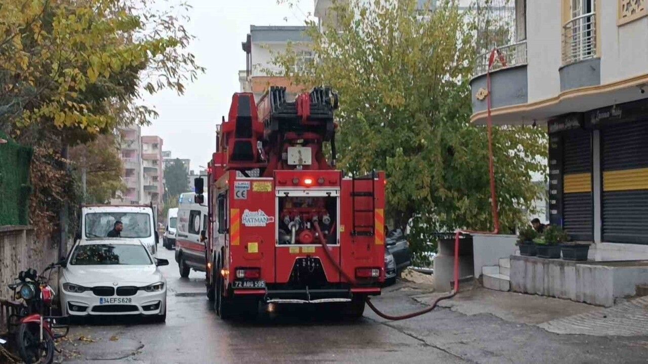 Batman'da Ev Yangını: 1 Kişi Dumandan Etkilendi