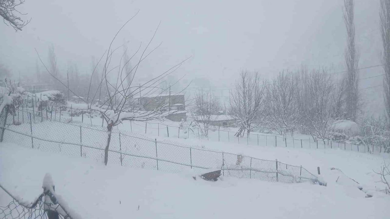 Batman'da Kar Felci: 300'ün Üzerinde Köy ve Mezra Yolu Ulaşıma Kapandı