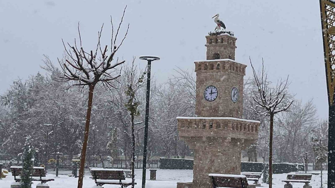 Batman'da Kar Sevinci: Kent Beyaza Büründü