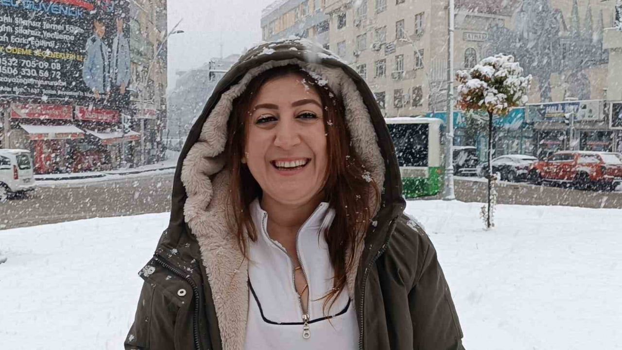 Batman’da Lapa Lapa Kar Coşkusu: Vatandaşlar Sokağa Döküldü