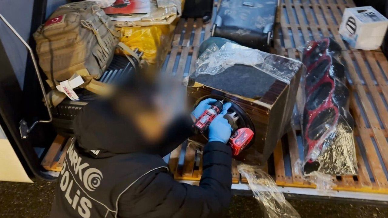 Batman'da Narkotik Köpeği Ses Sisteminde 3 Kilo 135 Gram Metamfetamin Buldu