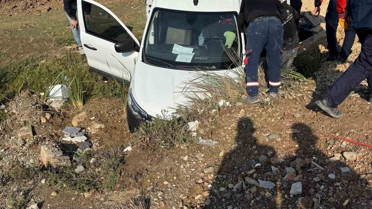 Batman'da otomobil su kanalına düştü: 1 yaralı