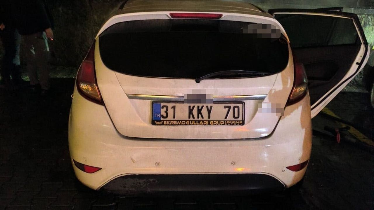 Batman'da Park Halindeki Otomobil Alev Aldı