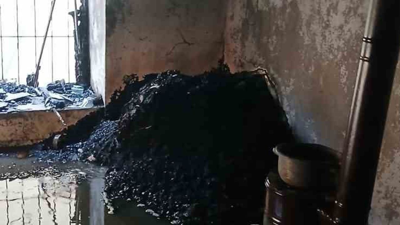 Batman Sason'da Sobadan Kıvılcımlar Evi Küle Çevirdi