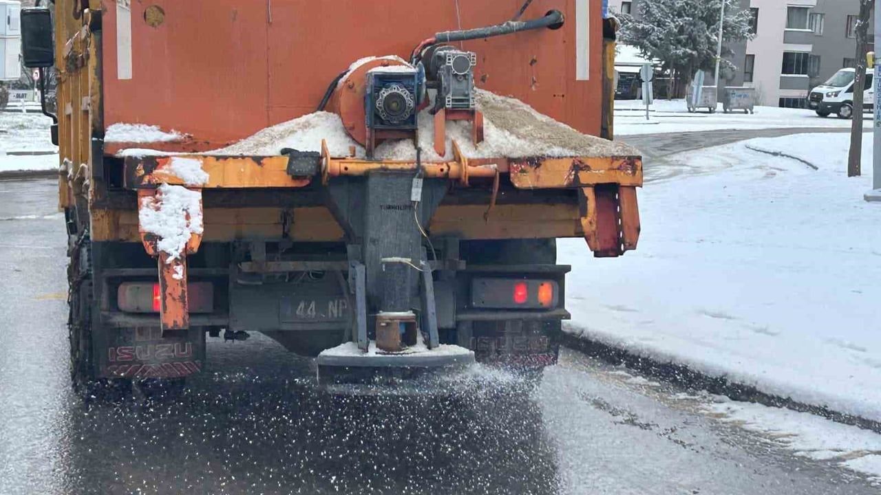 Battalgazi Belediyesi'nden Aralıksız Karla Mücadele