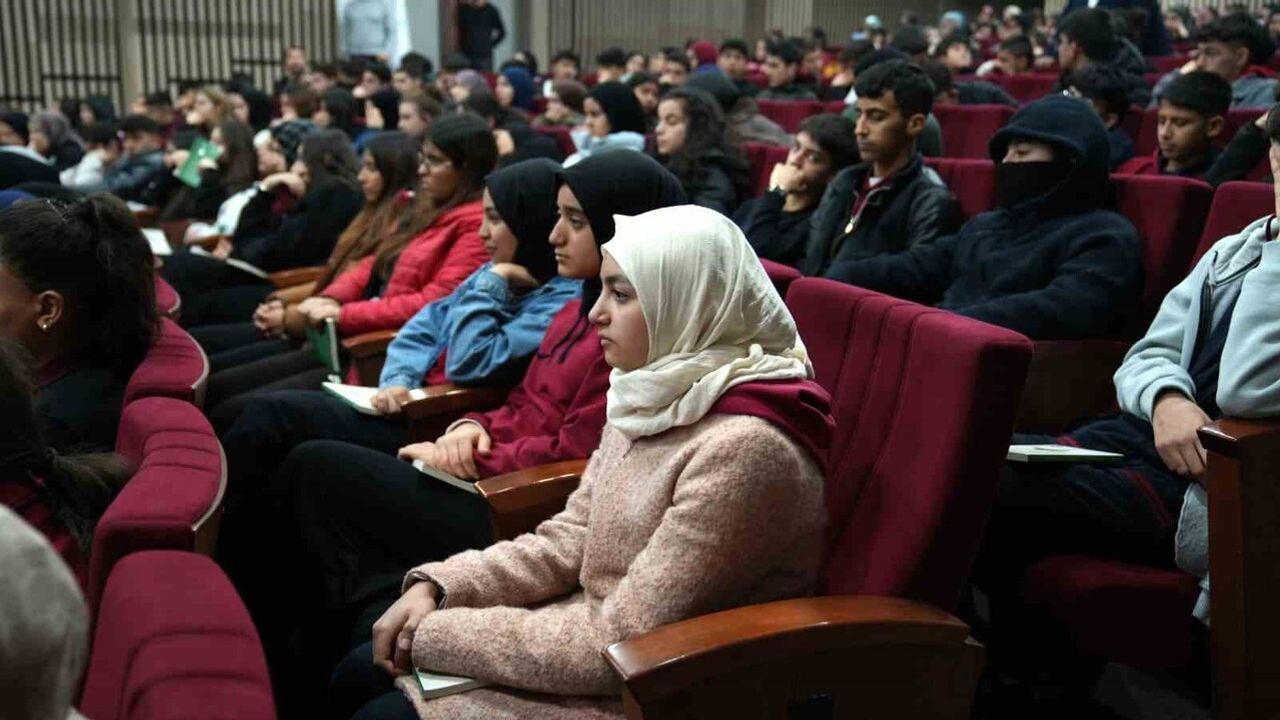 Battalgazi'de 'Uzaktan Sevmek Kudüs' Konferansı: Derya Şafak'tan Mescid-i Aksa Vurgusu