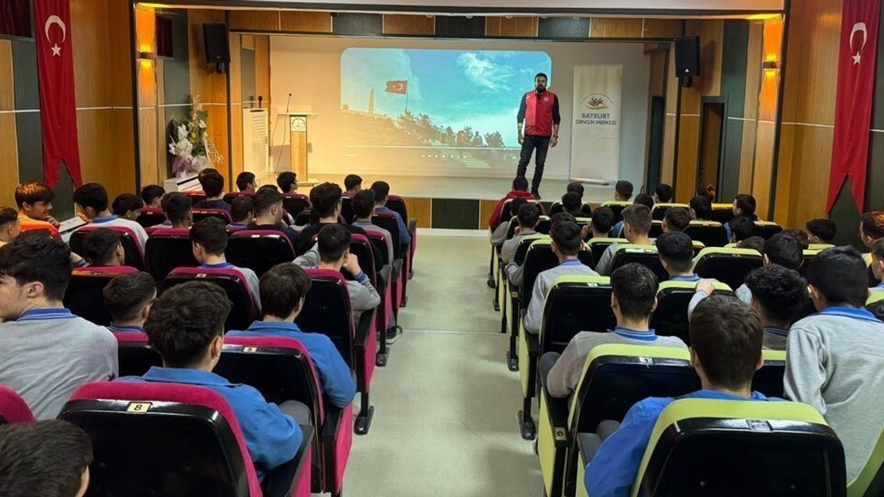 Bayburt Gençlik Merkezi'nden Meslek Lisesine Bağımlılıkla Mücadele Eğitimi