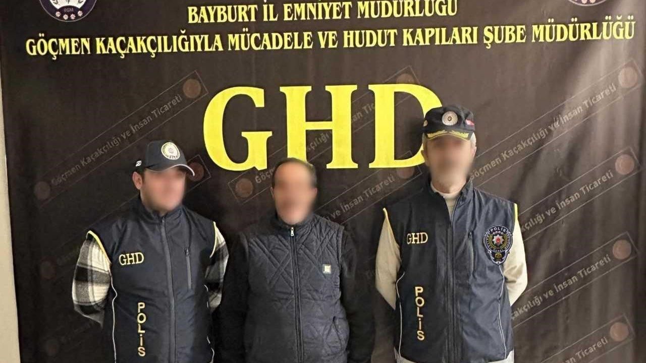 Bayburt'ta 2 düzensiz göçmen ve 1 göçmen kaçakçısı yakalandı