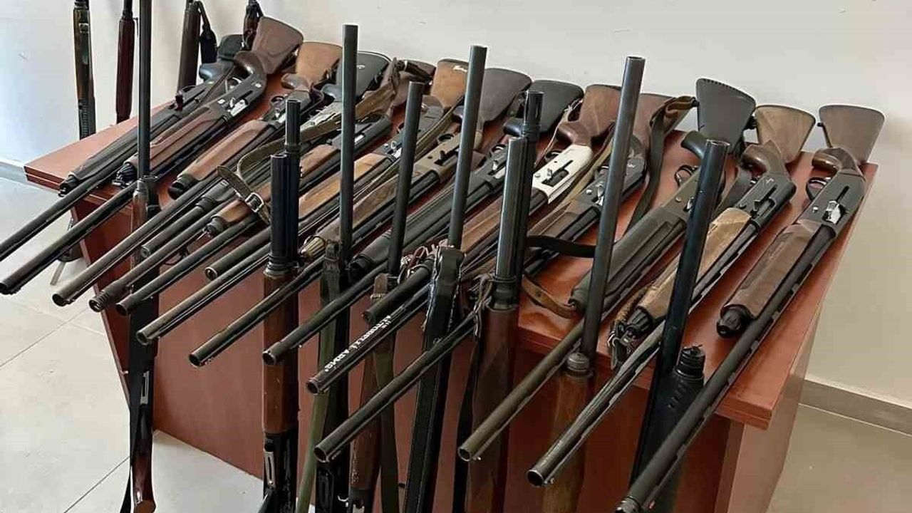 Bayburt'ta 25 Yivsiz Av Tüfeği İhale Usulüyle Satıldı