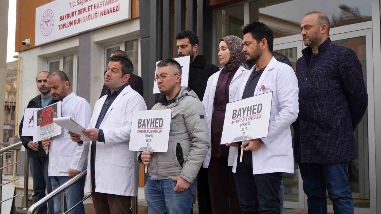 Bayburt'ta Aile Hekimleri Ücret Kesintileri ve İş Yüküne Tepki
