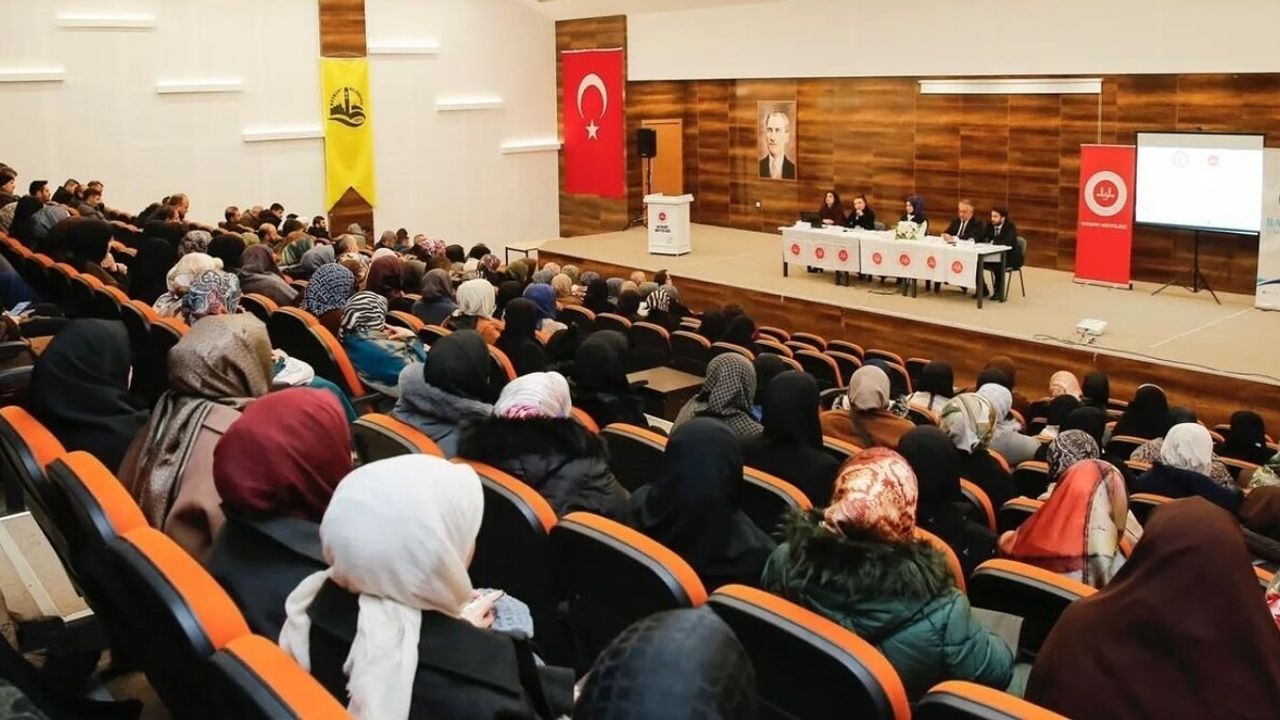 Bayburt’ta ’Aynı Gökyüzünün Altında’ İnsan Hakları Paneli
