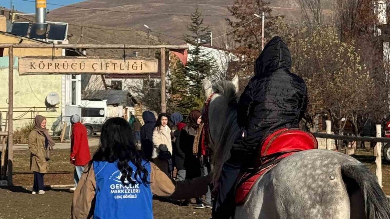 Bayburt'ta Dünya Engelliler Günü: 'Engelleri Atlayalım' Binicilik Etkinliği