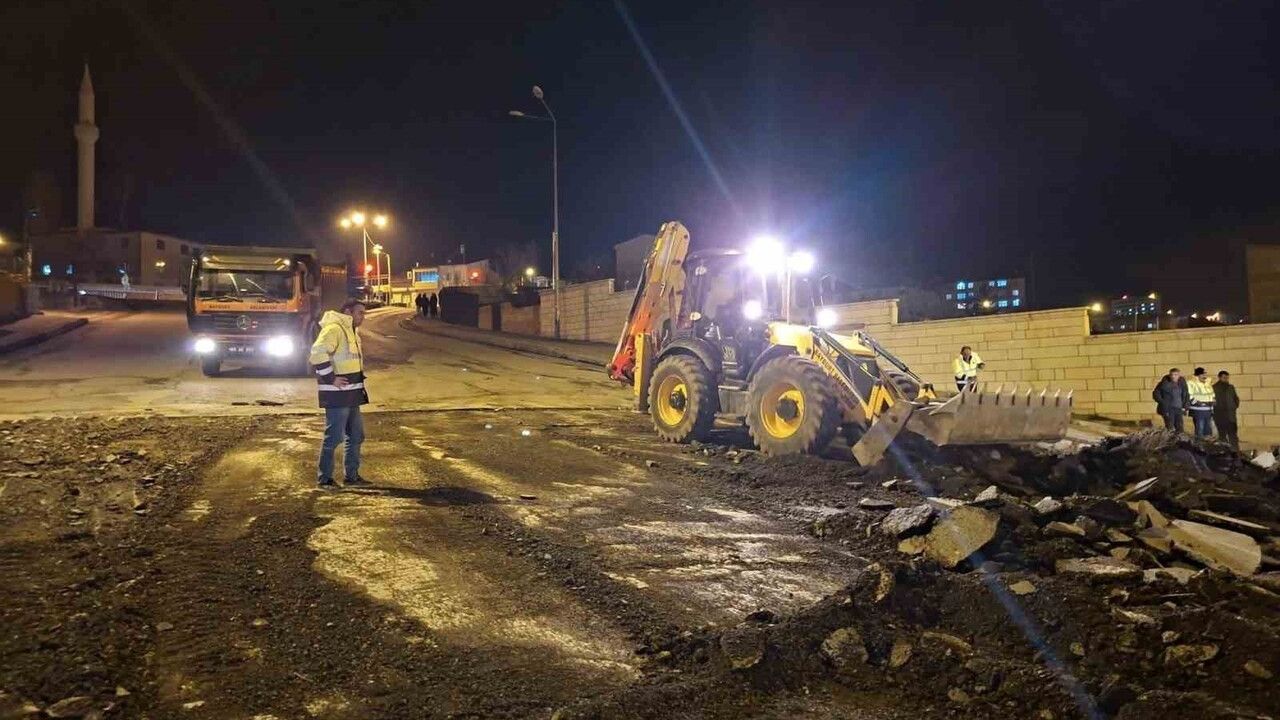 Bayburt'ta Kışla Çeşmesi Rampasında Asfalt Yenileme Başladı