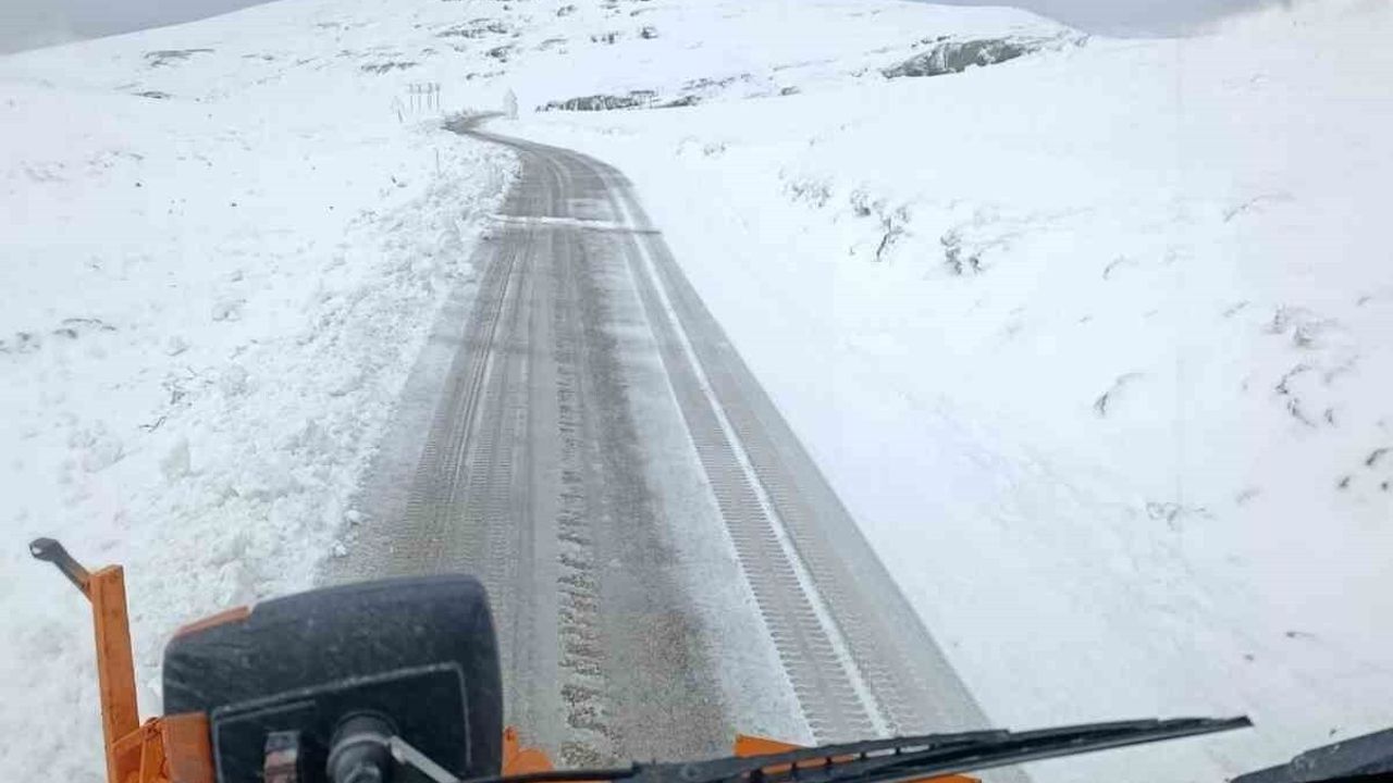 Bayburt’ta Köy Yolları ve Geçitler Kış Boyunca Trafiğe Kapalı