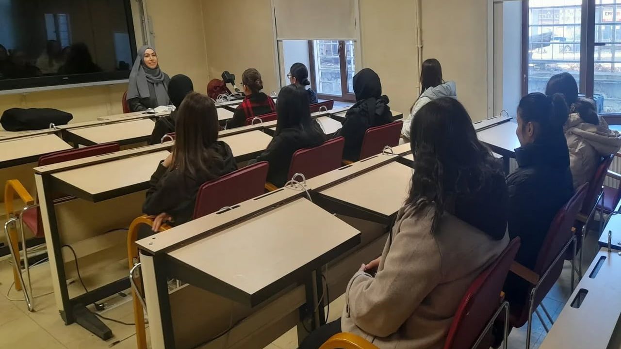 Bayburt’ta Lise Öğrencilerine Yönelik Gençlik Buluşması Söyleşileri Sürüyor