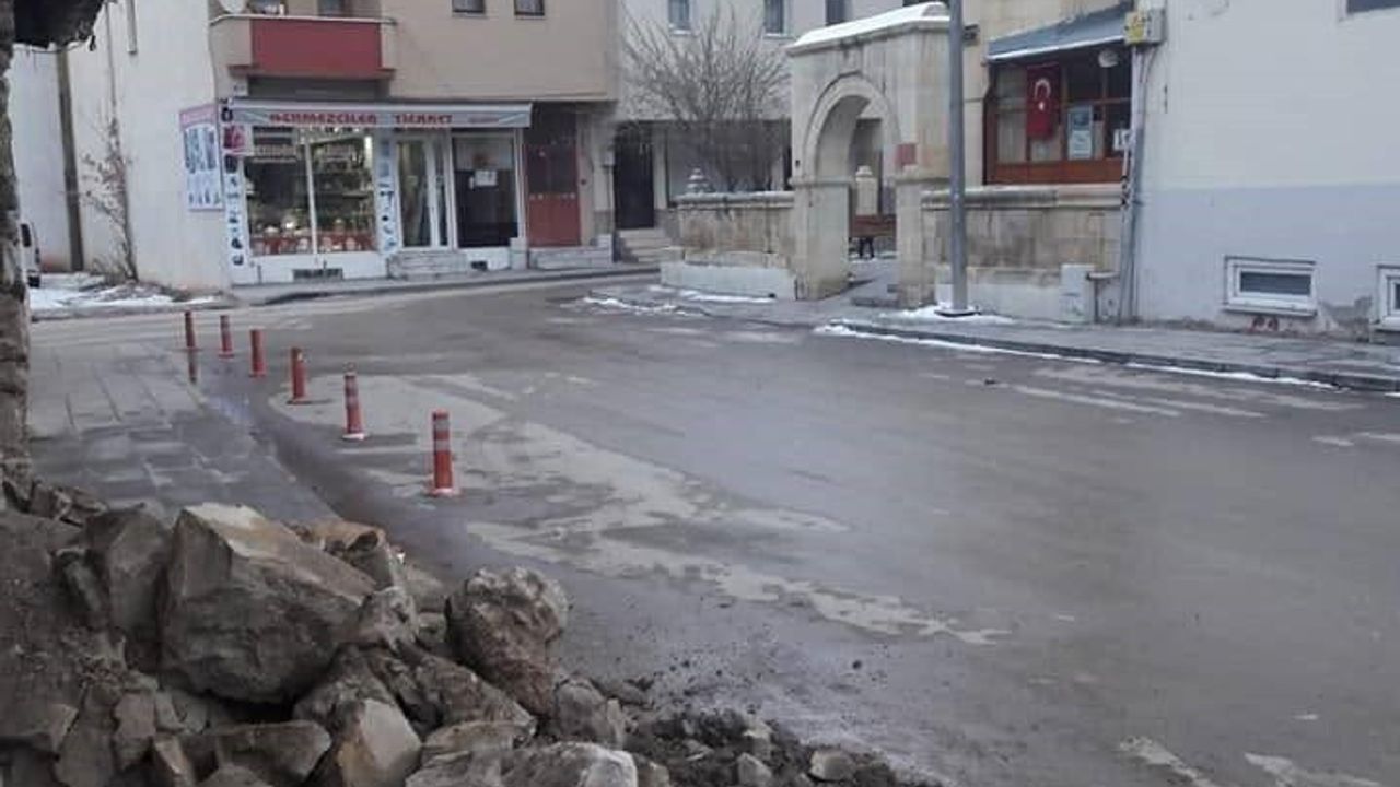 Bayburt’ta Restorasyonu Bekleyen Tarihi Galer Hamamı Hızla Yıkılıyor