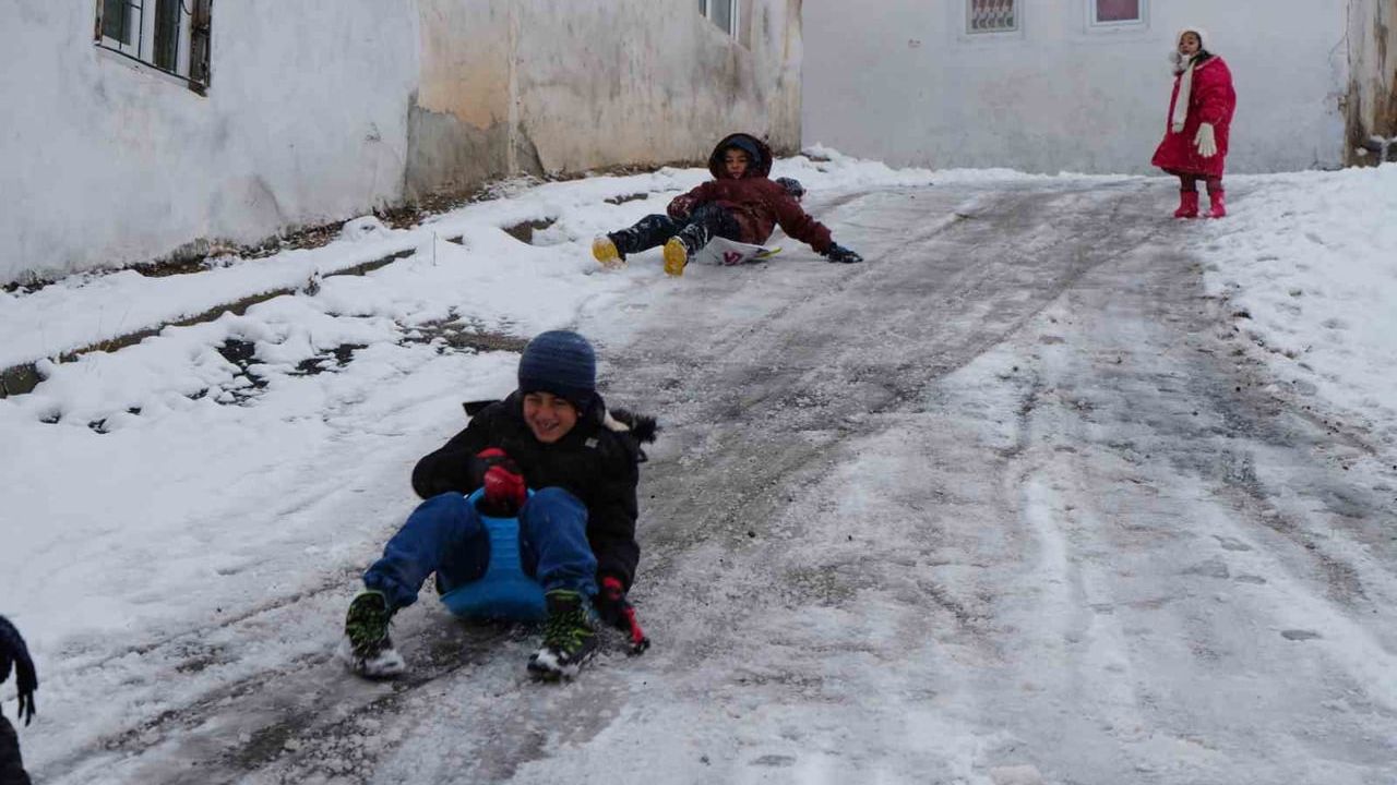 Bayburt'ta Şingah Mahallesi'nde Kardeşlik: Dik Yokuş Kayak Pisti