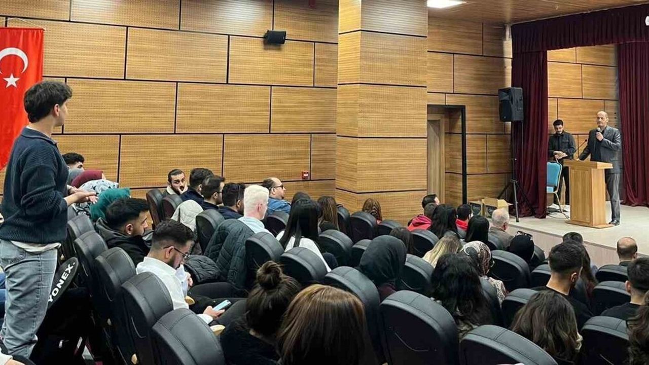 Bayburt'ta ÜNİDES Sertifika Töreni: Öğrenci Topluluklarına Ödül