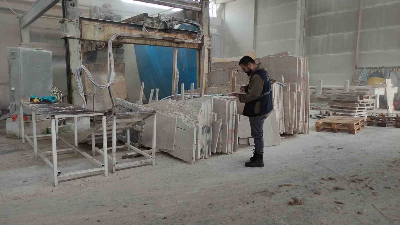 Bayburt'ta Yapı Malzemeleri Denetimi: PVC Kapı, Pencere ve Doğal Taş Üreticileri İncelendi