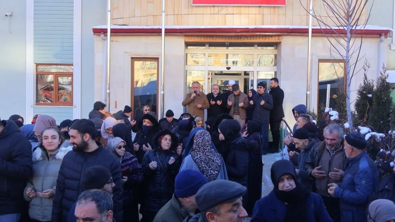 Bayburt'tan Umre Yolcuları Dualarla Kutsal Topraklara Uğurlandı