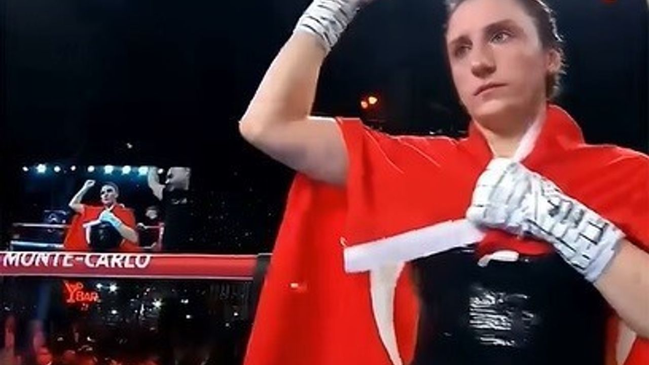 Bayburtlu Elif Nur Turhan, IBF Hafif Siklet Dünya Şampiyonu Oldu