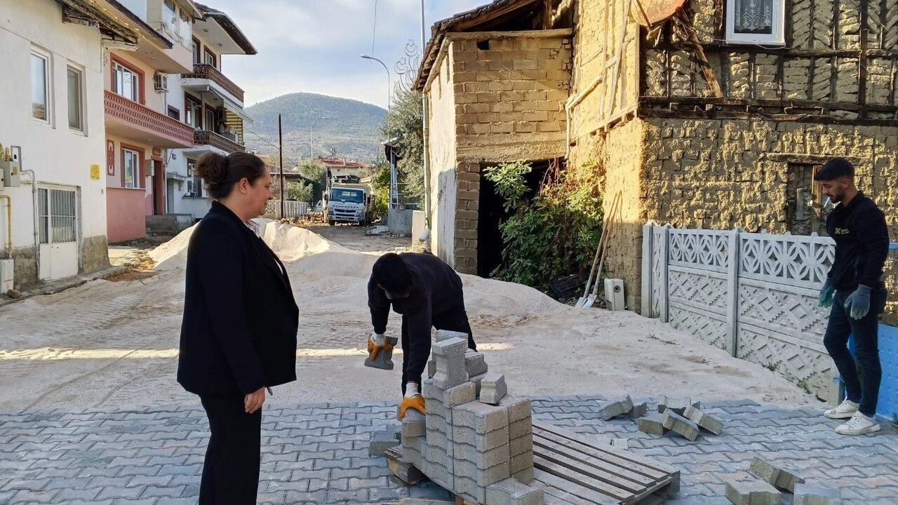 Bayırköy İnönü Caddesi'nde Yol Yenileme Çalışmaları Başladı
