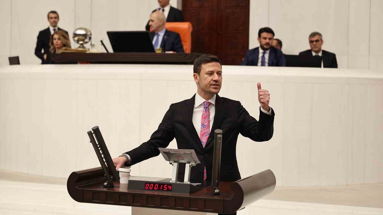 Baykoç’tan Beşikçioğlu’na Eleştiri: 'Film çekmekten boş zamanı yok'