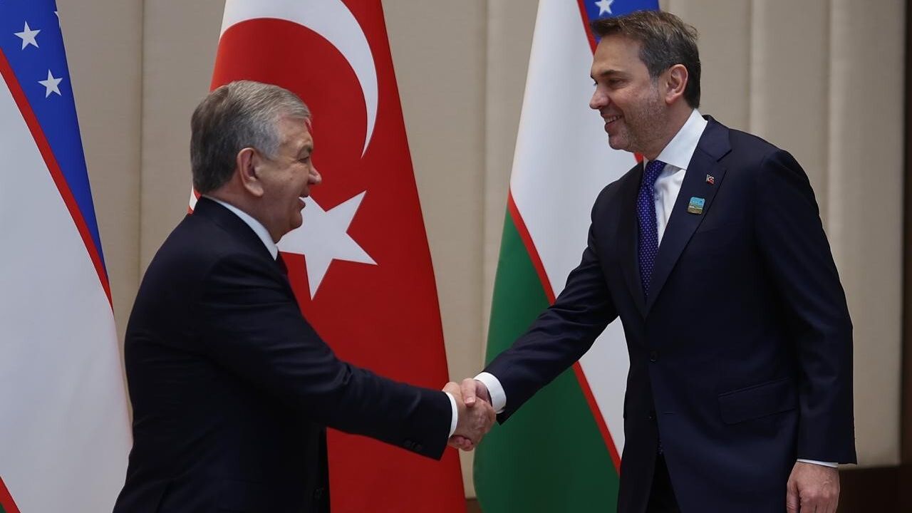 Bayraktar Mirziyoyev ile Görüştü: Türkiye-Özbekistan Enerji İşbirliği Derinleşiyor