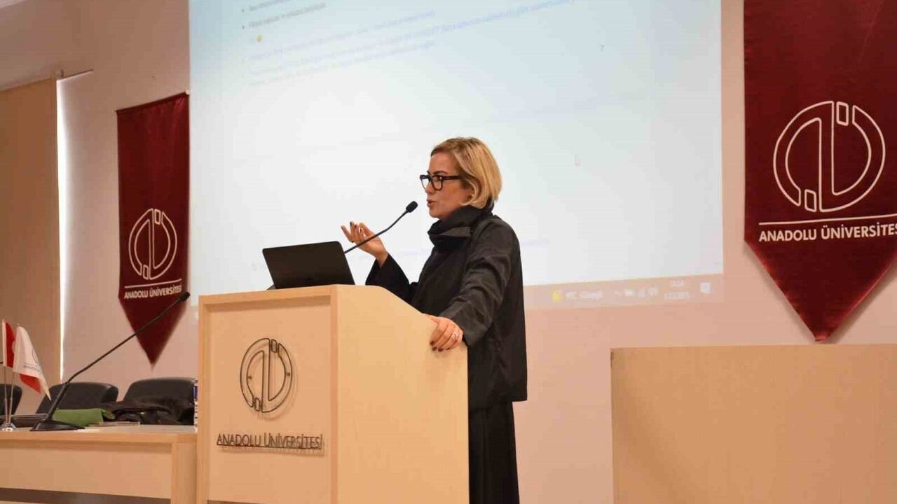 Belgesel Sineması: Fikirden Festivale Yolculuk — Esin Özalp Öztürk