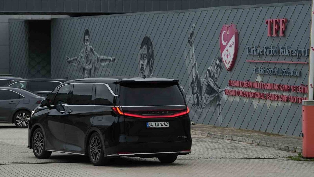 Beşiktaş Başkanı Serdal Adalı Riva'da: TFF ile VAR Görüşmesi