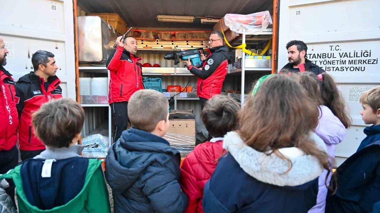 Beşiktaş Belediyesi'nden İkinci Sınıf Öğrencilerine Afet Bilinci Eğitimi