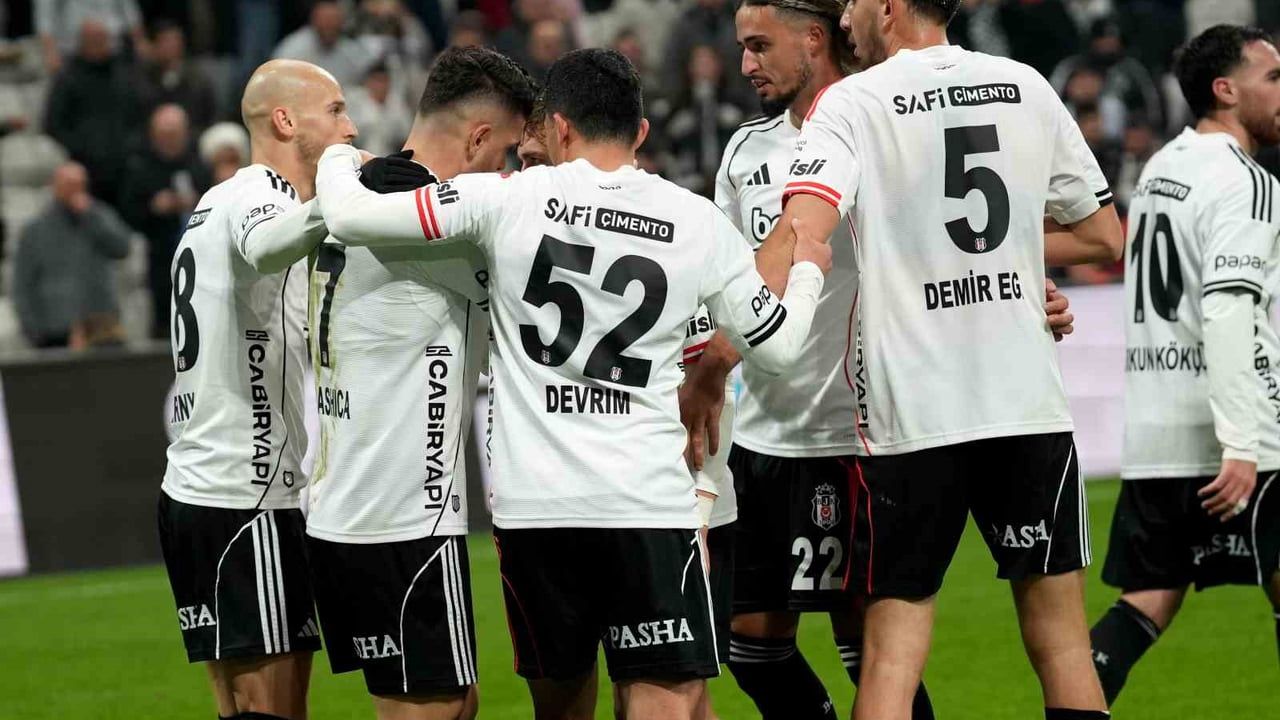 Beşiktaş, Çaykur Rizespor'u 1-0 Yenerek 2 Maç Sonra Kazandı