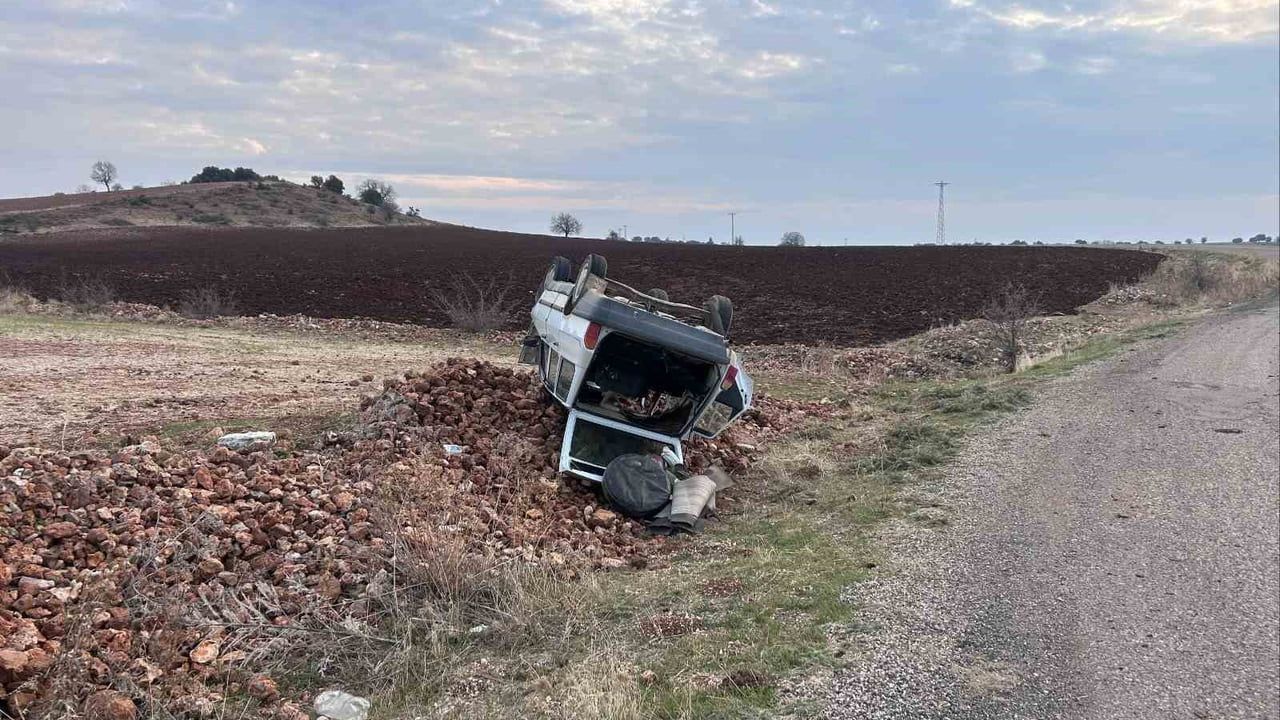 Besni'de güvenlik korucusunun aracı takla attı: 1 yaralı
