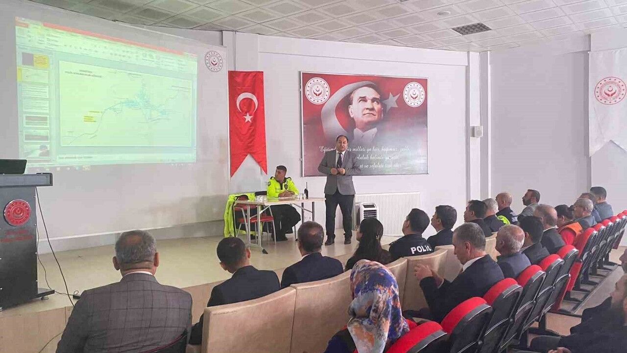 Besni'de Kış Tedbirleri Toplantısı: Kaymakam Ahmet Oğuz Aslan Başkanlığında